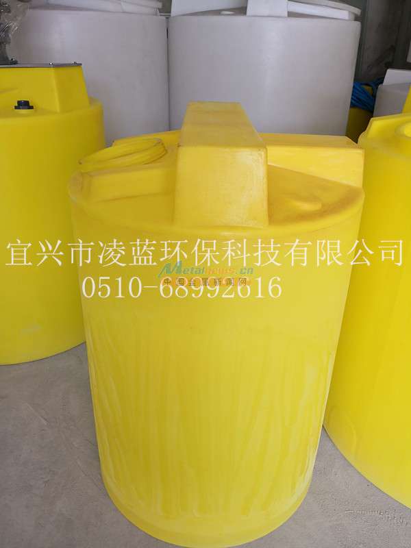 大容積加藥桶的創(chuàng)新應(yīng)用 1500L攪拌藥箱助力環(huán)?？萍及l(fā)展